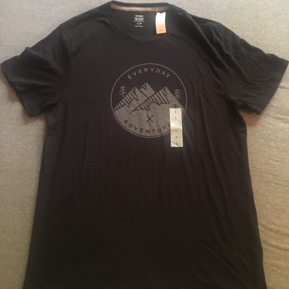 Old Navy black graphic tee shirt
